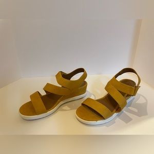 Mustard, small heeled, euro soft sandal. Women’s size 10W.
